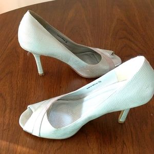 Gently used High heel shoe